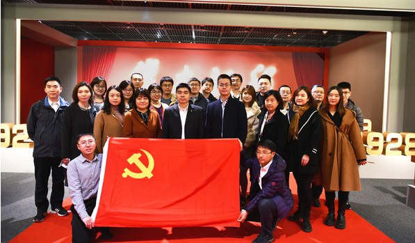 爱游戏(ayx)中国官方网站组织参观《伟大征程——庆祝中国共产党成立100周年特展》